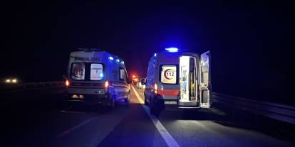 TEM’de can pazarı... Tüp yüklü kamyon ile minibüs çarpıştı: 16 yaralı