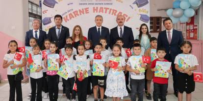 Mardin Valisi Öğrencilerin Karne heyecanına ortak oldu