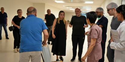 Darp sonucu hayatını kaybeden oğlunun bağışlanan kalbini, dua ederek uğurladı
