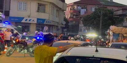Sakarya'da Gergin Anlar: Polisle Çatışan Şüpheli Bacağından Vuruldu, Teslim Olmamakta Direniyor