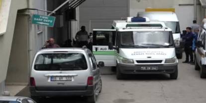 Cezaevinden Çıkan Adam Eşini Vurup İntihar Etti