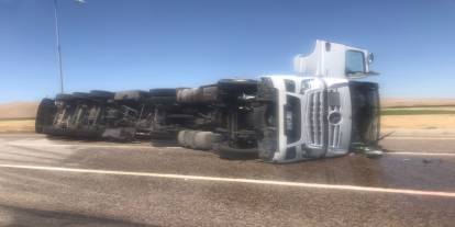 Malatya'da Tanker Devrildi: 1 Yaralı, Yol Bir Süre Kapalı Kaldı