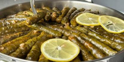 Yaz Aylarının Gözdesi: Lezzetli Yaprak Sarma Pişirmenin Püf Noktaları!
