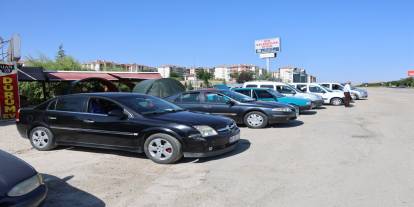 İkinci El Oto Pazarı Hareketli Ama Alıcı Yok: "Piyasa Çok Durgun"