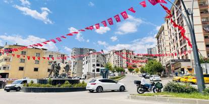Şırnak Ay Yıldızlı Bayraklarla Donatıldı: Birlik ve Kardeşlik Vurgusu