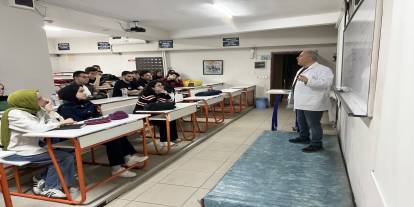 Uzmanlardan ebeveynlere öğrencilere ‘rehberlik edin' tavsiyesi