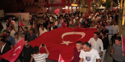 Darbe girişiminde destan yazan Cizre halkı, meydanlara çıkıp demokrasi zaferini kutladı