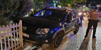 Kontrolden Çıkan Cip Korkuluklara Çarptı: Sürücü Hastaneye Kaldırıldı!