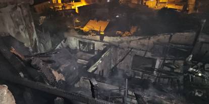 Patlayan Buzdolabı Evi Kül Etti: Yangın Komşulara Sıçradı!