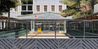 Kardeşlerine 'hayvan dışkısı yedirdiği iddiasıyla' gözaltına alınan ağabeye adli kontrol kararı