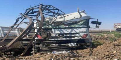 Cizre-Silopi Karayolunda TIR Kazası: 2 Yaralı