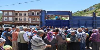 20 ton karpuz ücretsiz dağıtıldı