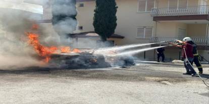 Alanya'da seyir halindeki otomobil alev alev yandı