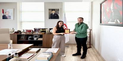 Şırnak 112 Müdürü Tatar'dan Hicran Engin'e Başarı Plaketi