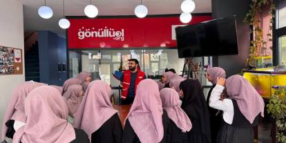 Cizreli Hafızlık Öğrencileri Kızılay Gönüllü Merkezi'ni Ziyaret Etti