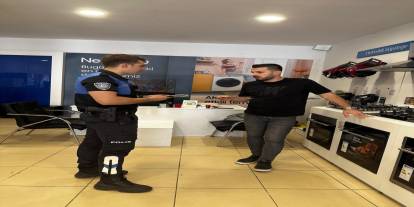 Silopi’de Emniyetten Esnaf ve Vatandaşa Suç Önleyici Bilgilendirme