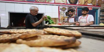 80 Derecelik Sıcakta Ekmek Mücadelesi: Fırıncıların Zorlu Yaz Mesaisi