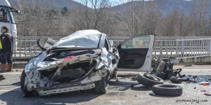 Kazada Fiat marka otomobil hurdaya döndü, sürücüsü yaralandı