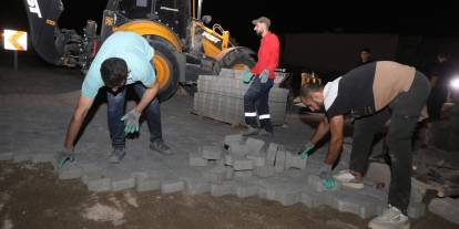 Cizre’de Belediye ekiplerinin gece mesaisi: Kilit Parke taşı döşediler