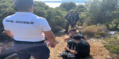 İzmir'de karada ve denizde 23 göçmen yakalandı