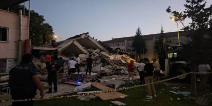 6.1'lik Deprem Çevre İlleri Salladı