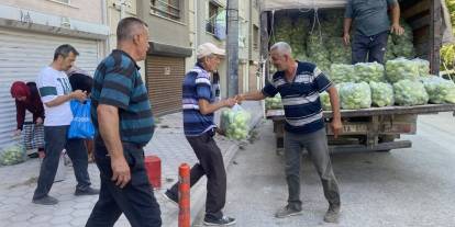 5 ton dolma biberi ücretsiz dağıttı
