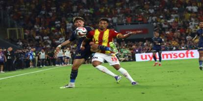 Göztepe-Fenerbahçe Maçında Gol Yok, Kırmızı Kartlar Havada Uçuştu