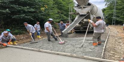 Muhteşem dayanışma! Köylüler 'yeter' deyip kendi yollarını yaptı