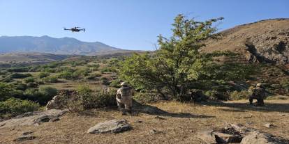 Jandarma dronla buldu! Kaybolan 26 koyunun yeri tespit edildi