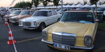 Klasik otomobiller sahne aldı, Vatandaşlar hayran kaldı
