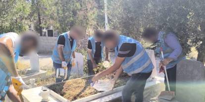 Cizre’de Denetimli Serbestlik Yükümlüleri Şehit Kabirlerini Temizledi