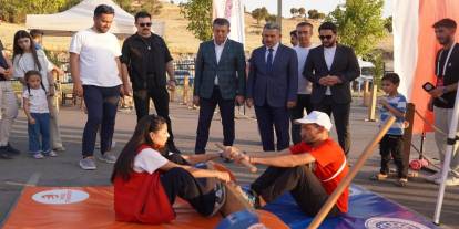 Şırnak’ta Geleneksel Oyunlar Tırı Çocuklarla Buluştu