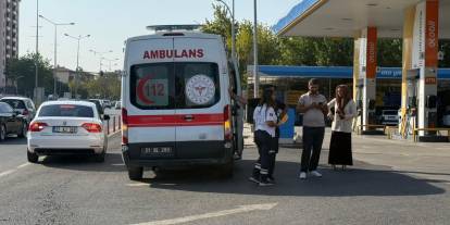 Ambulans kazaya karıştı, sağlıkçılar muhabirin görevini engelledi