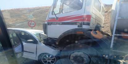 Şırnak'ta Otomobil Beton Mikserinin Altına Girdi