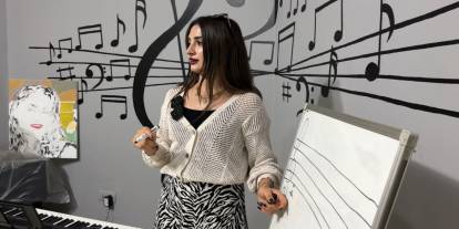 Yüksekova'da Müzik Öğretmeni, 3 Öğrencisini Konservatuvara Yerleştirdi