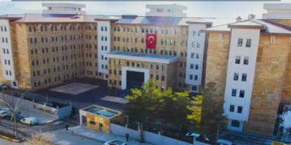 Şırnak’ta polisten kaçan şahsın aracından servet çıktı