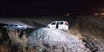 Silopi iki araç tarlaya uçtu, facia ucuz atlatıldı