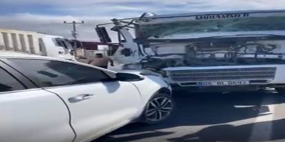 Batman'da hafriyat kamyonuyla iki otomobil çapıştı: 2 yaralı