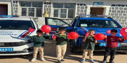 Jandarma, İdil’deki İlkokullara Cumhuriyet Coşkusunu Taşıdı