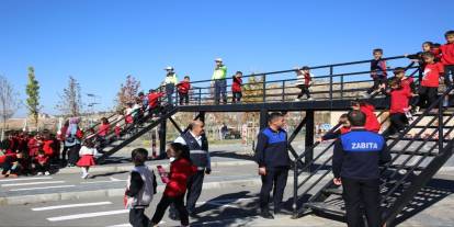 Şırnak'ta Minik Öğrenciler Trafik Kurallarını Uygulamalı Öğrendi