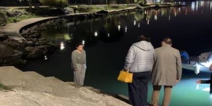 Son Anda Geri Döndü: Denize Atlamak İsteyen Kızı Anne ve Babası Kurtardı!