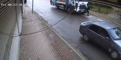 Belediye işçisinin hayatını kaybettiği korkunç kaza kamerada