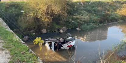 Amasya'da otomobil köprüden Tersakan çayına uçtu: 2 kız çocuğunu vatandaşlar kurtardı