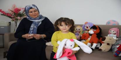 İşlediği oyuncaklarla 6 çocuğuna bakıyor