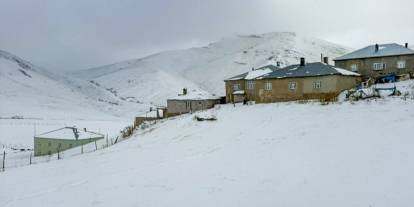 Başkale’de kar yağışı etkili oldu