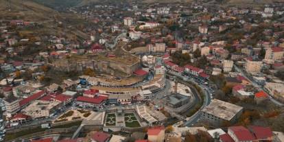 Bitlis'te Sonbahar Şöleni: Tarihi Çarşı ve Kale Altın Tonlara Büründü!