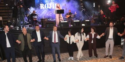 Cizre’de konser veren Rojin, hem coştu hem coşturdu