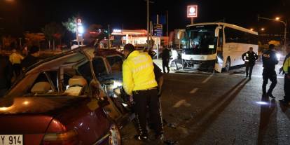 Otobüs ile otomobil çarpıştı: 2 ölü, 3 yaralı