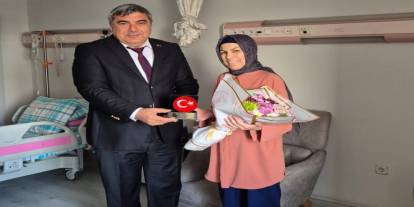 Öğretmenler Günü'nü Hastanede Geçiren Meslektaşına Moral Ziyareti