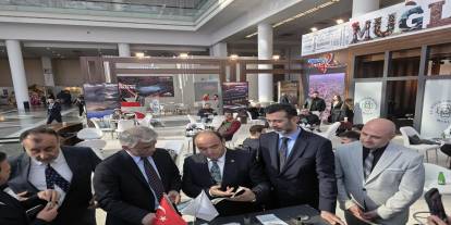 Uluslararası Turizm Fuarı'nda Güçlü Katılım: İkili İş Görüşmeleri Yapıldı